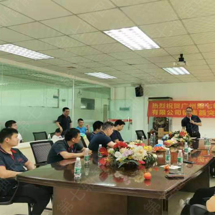 定制机器人变位机地轨.jpg