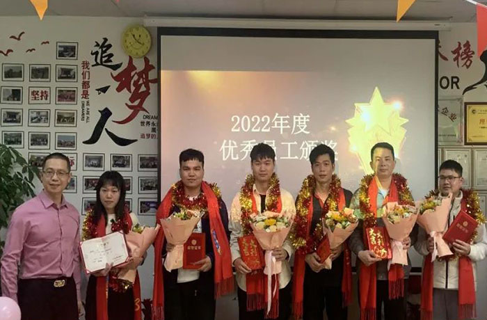 机器人第地轨厂家.jpg